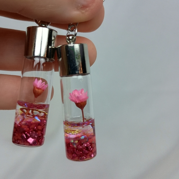 2/30$ Or 3/$35 NEW Pink Flower Earrings (#0286) - Picture 1 of 4
